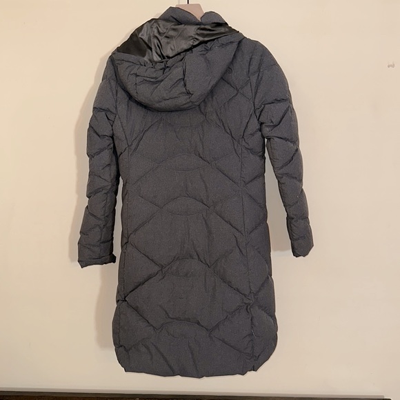 North Face long insulated coat with hood size Small - Picture 3 of 3